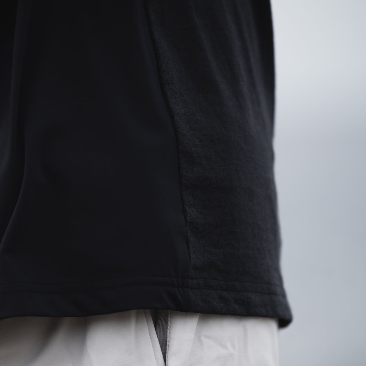 HYBRID LONG TSHIRT -BLACK-